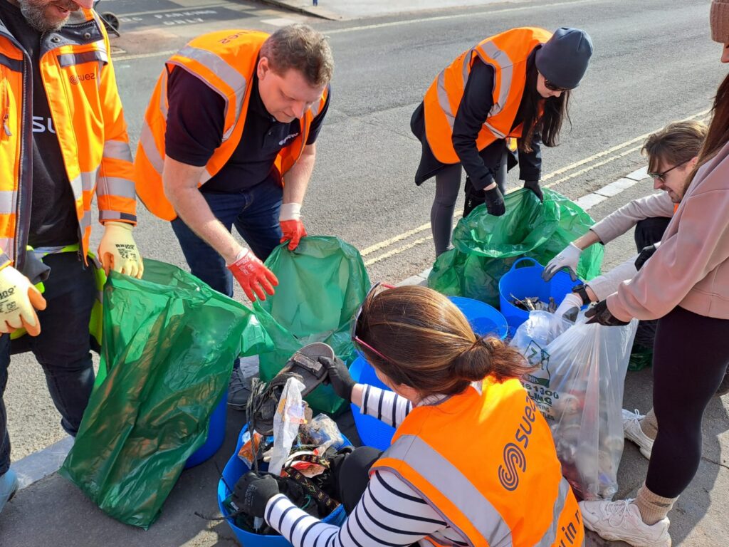 Volunteers from Seetec working together for a beach clean in Teignmouth, for the Great British Spring Clean campaign